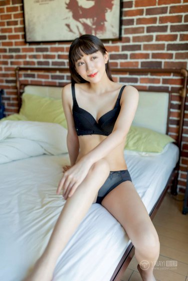黑丝美女抠逼